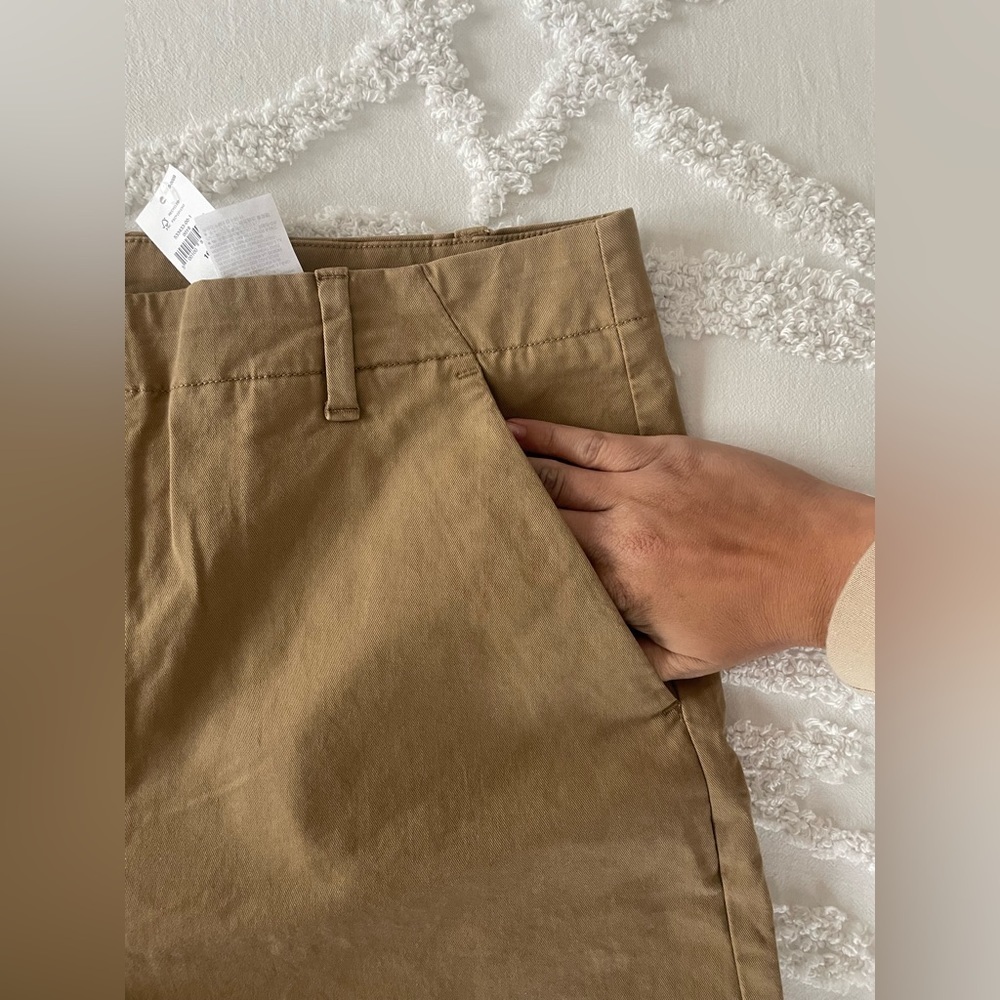 Banana Republic Flat-Front Chino Short - Picture 3 of 11